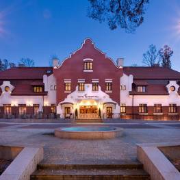 Hotel Wieliczka huoneet huoneistot ravintola konferenssit virkistys Puolassa